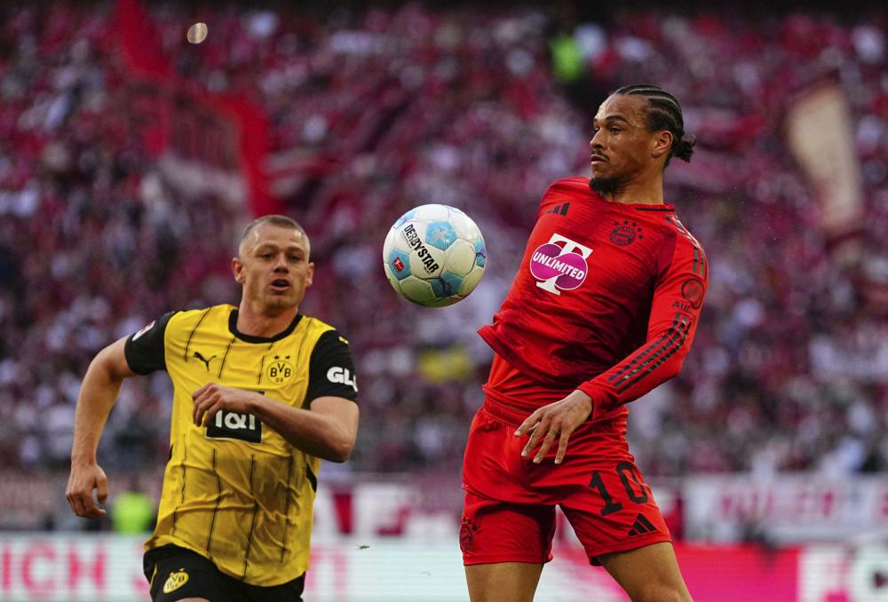 主裁宽待！外援肘击换黄卡逃过红牌，海港幸运逼平西海岸.